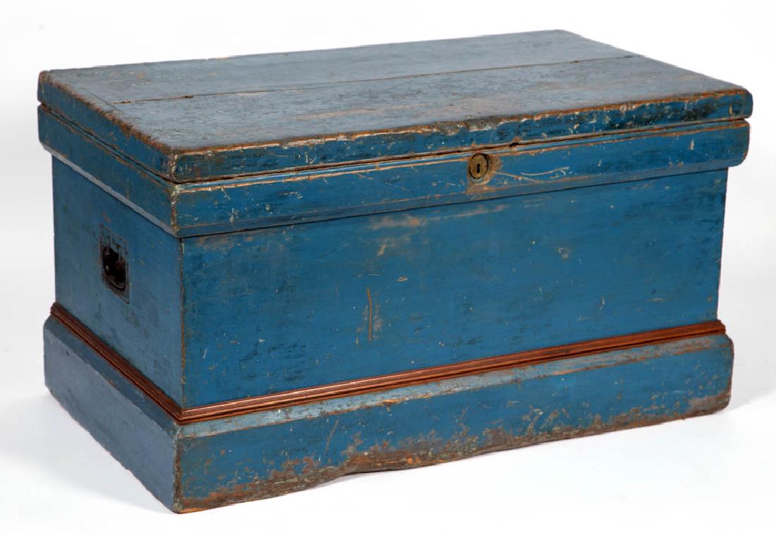 AMERICAN PAINTED CARPENTER'S CHEST: AMERICAN PAINTED CARPENTER'S CHEST, hinged-top, concealing a fitted interior with figured walnut fitted to the underside of the lid and mahogany drawers, sides of chest with cast-iron handles. Exterio