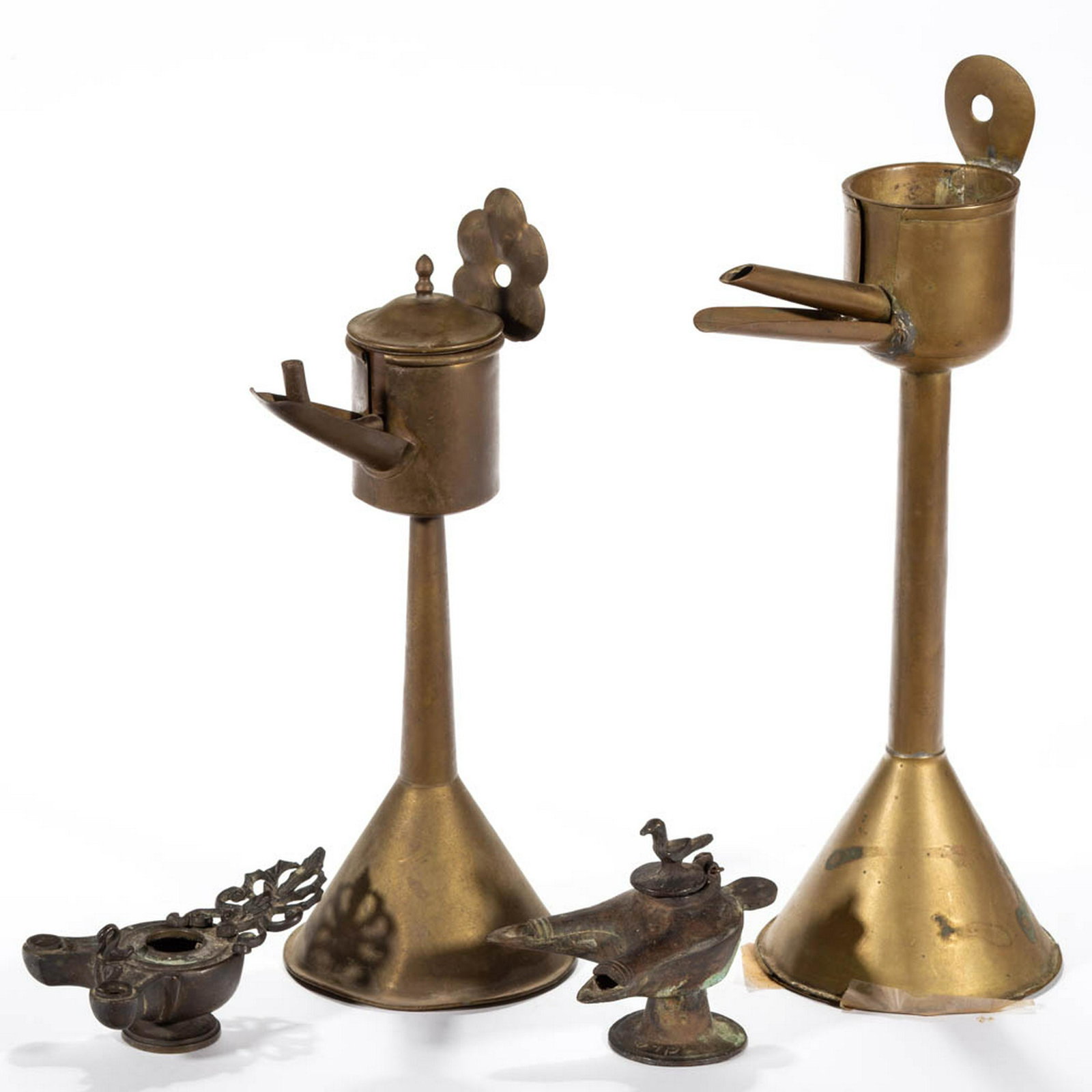 ASSORTED BRASS AND BRONZE LIGHTING ARTICLES, LOT OF: ASSORTED BRASS AND BRONZE LIGHTING ARTICLES, LOT OF FOUR, comprising two brass Flemish spout examples with weighted conical-form foot and hanging bracket, one example with a flat back; two bronze exam