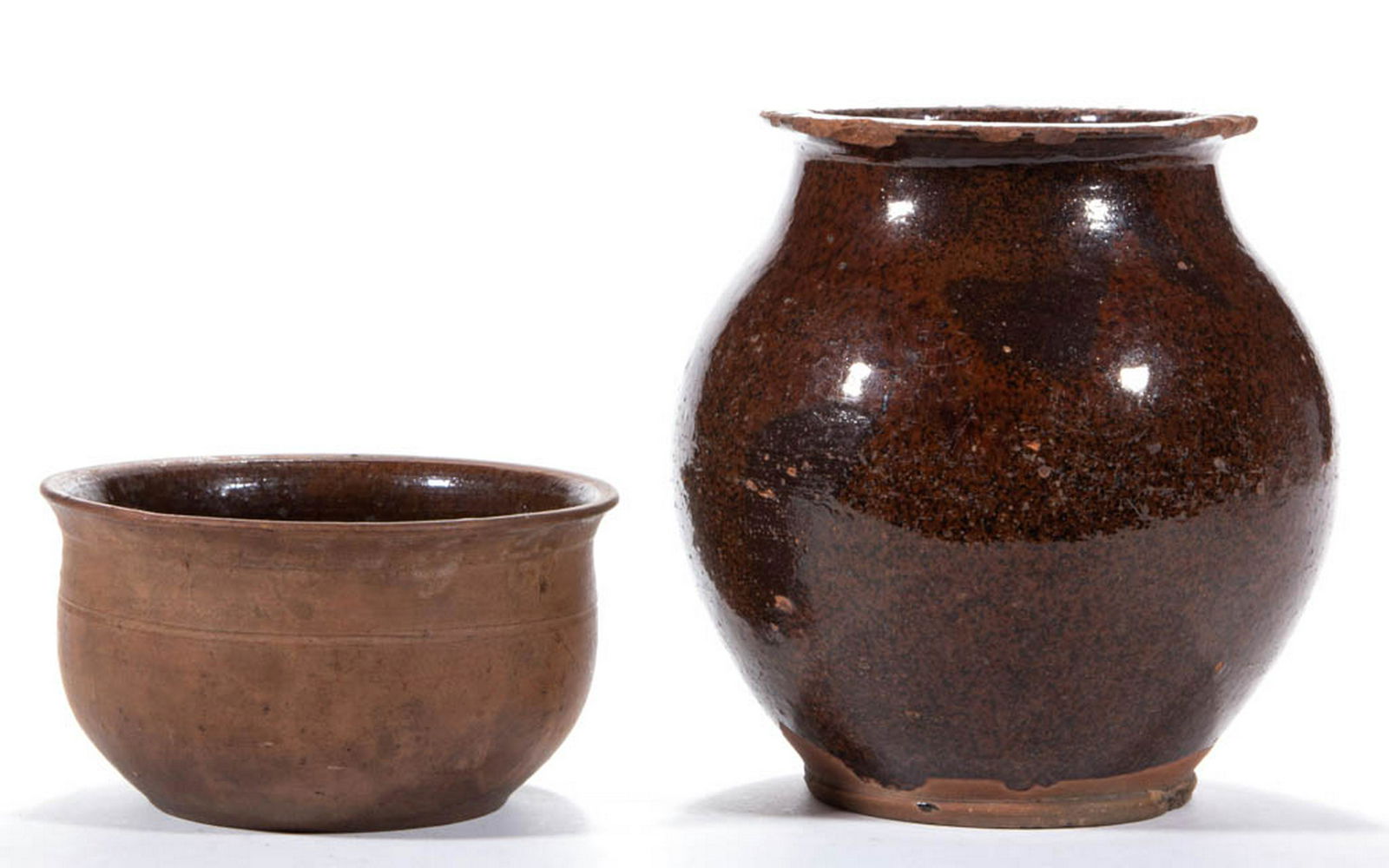 MID-ATLANTIC EARTHENWARE / REDWARE ARTICLES, LOT OF TWO: MID-ATLANTIC EARTHENWARE / REDWARE ARTICLES, LOT OF TWO, lead-glazed, comprising a jar having bulbous form with thin, flat-top rim and heavy beaded foot, and a bowl with unglazed exterior, slightly fl