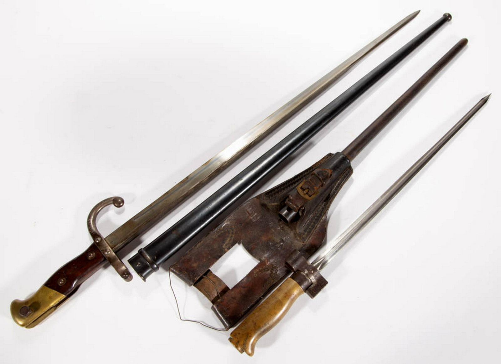 FRENCH WORLD WAR I / WWI ERA BAYONETS WITH SCABBARD.: FRENCH WORLD WAR I / WWI ERA BAYONETS WITH SCABBARD., comprising a French Cruciform Model 1886 Lebel, also referred to as the "pig-sticker", and a French Model 1874 "Gras" Sword Bayonet, with back edg