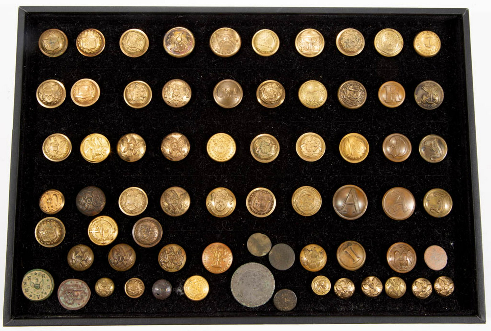 ASSORTED CIVIL WAR, MILITARY, AND OTHER UNIFORM: ASSORTED CIVIL WAR, MILITARY, AND OTHER UNIFORM BUTTONS, LOT OF 67, including Union cavalry and infantry, North Carolina, South Carolina, New Hampshire Volunteer Militia, Maryland, New York, UCV, etc.