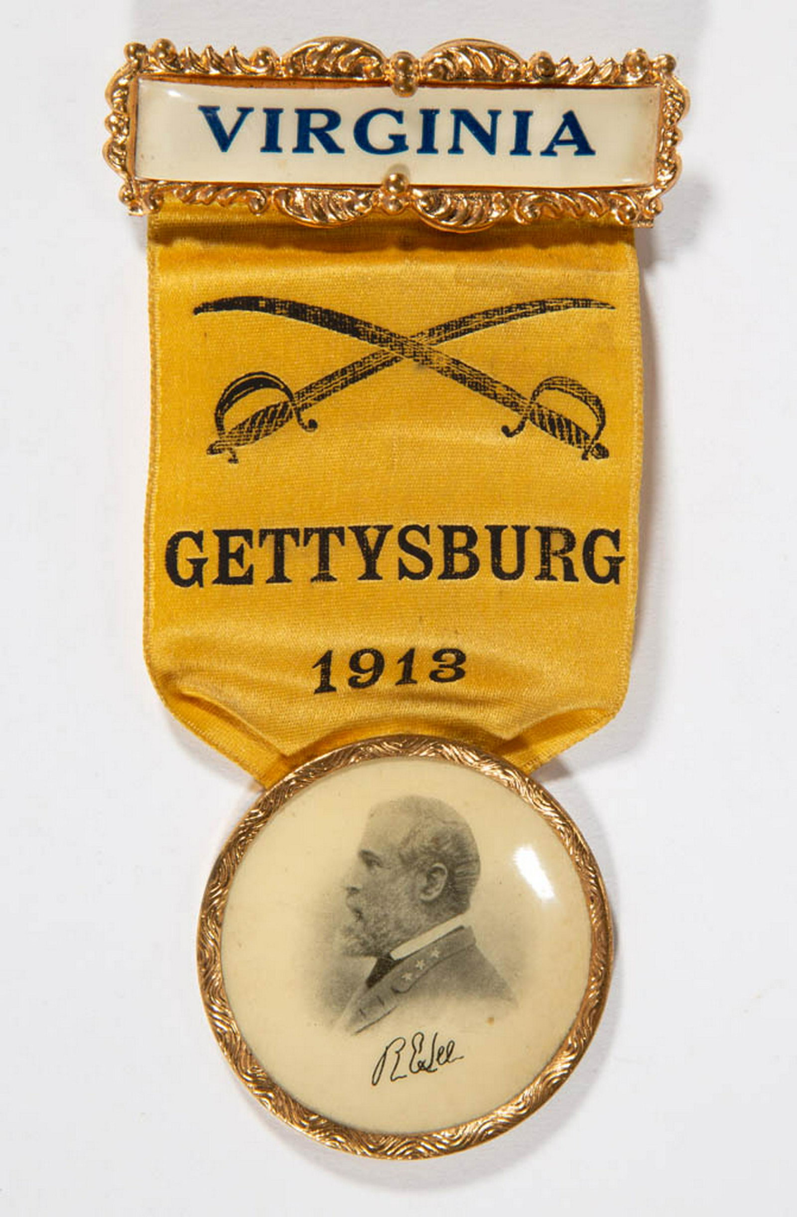 CIVIL WAR GETTYSBURG 1913 REUNION BADGE AND RIBBON: CIVIL WAR GETTYSBURG 1913 REUNION BADGE AND RIBBON, Virginia delegate, badge with Robert E. Lee portrait. The Whitehead & Hoage Co., Newark, NJ. 1913. 4 5/8" L. Like new condition, slight wrinkling to