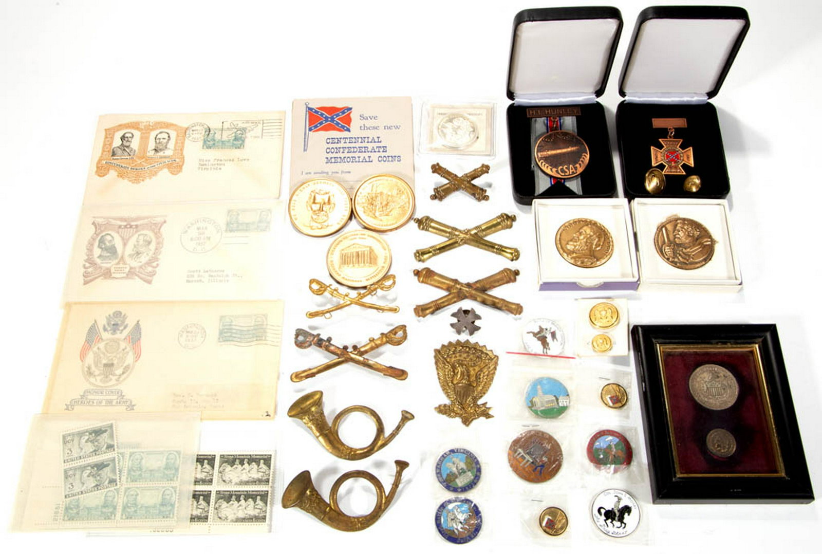 CIVIL WAR RELATED COMMEMORATIVE AND OTHER ARTICLES,: CIVIL WAR RELATED COMMEMORATIVE AND OTHER ARTICLES, UNCOUNTED LOT, including Medallic Art Company high-relief bronze Hall of Fame medallions of Robert E. Lee and Stonewall Jackson with original boxes 