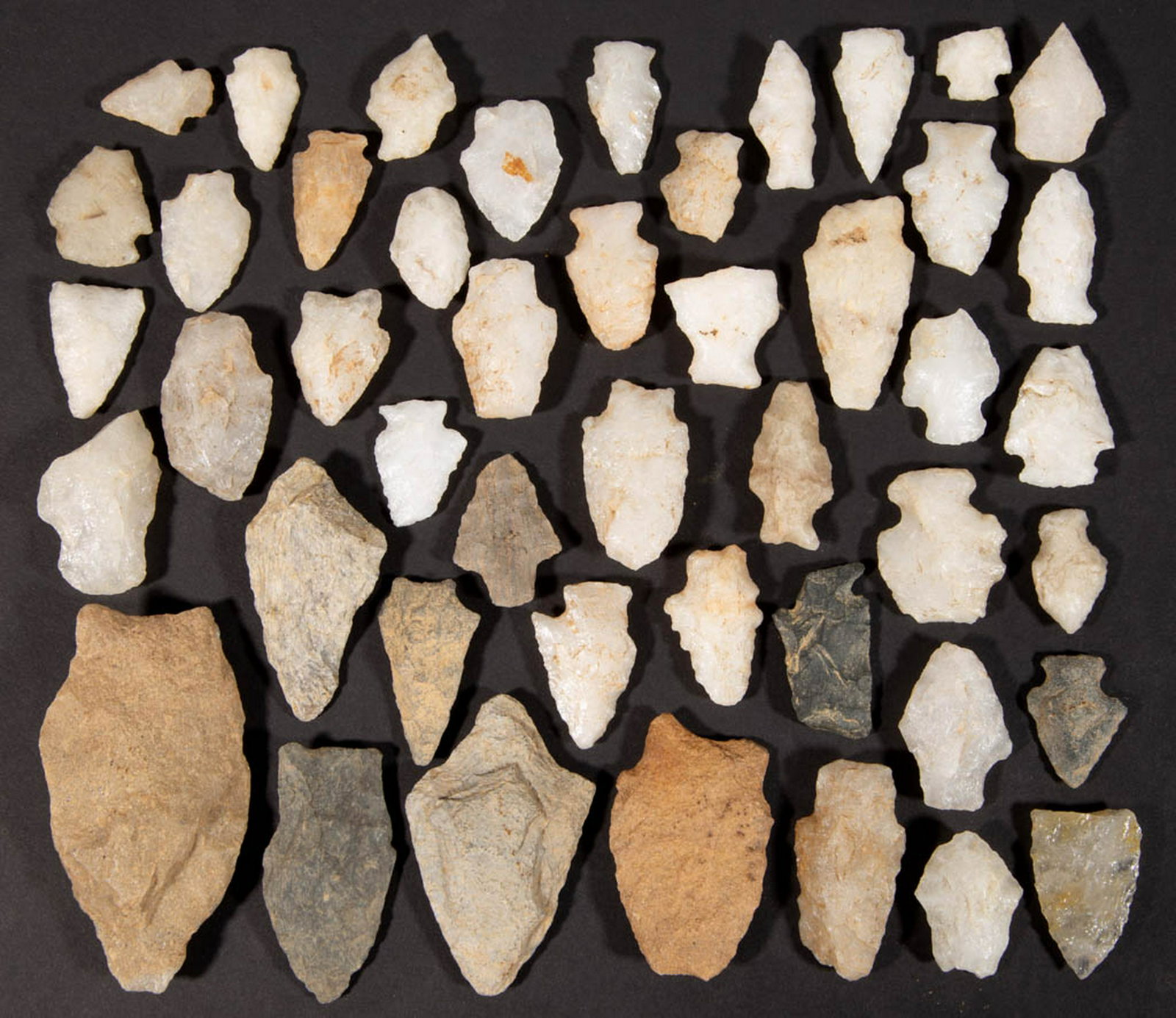 NATIVE AMERICAN STONE POINTS, LOT OF 47: NATIVE AMERICAN STONE POINTS, LOT OF 47, primarily projectile points, some partial or unfinished examples. Housed in a poplar square-nailed box. 1" to 3 1/4" L. Good overall as-found condition. Proven