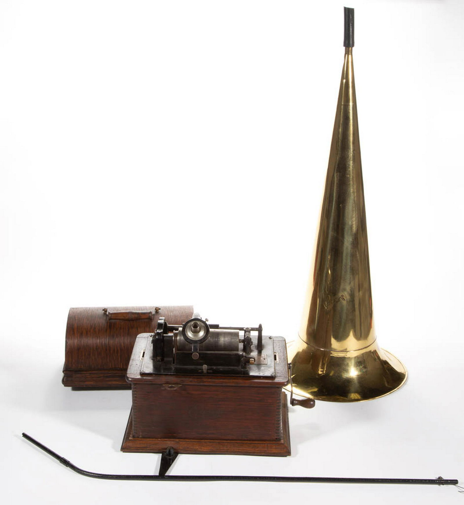 EDISON STANDARD PHONOGRAPH: EDISON STANDARD PHONOGRAPH, Model C, serial number 462769, with oak dome-top case. Circa 1898. Case 9 1/2" x 13 1/4" OA.Very good overall condition, with areas of expected usage wear. Working conditio