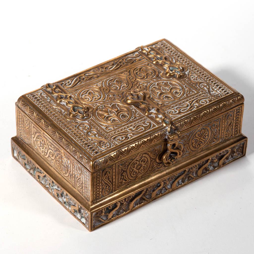 TIFFANY STUDIOS VENETIAN BRONZE CIGAR BOX: TIFFANY STUDIOS VENETIAN BRONZE CIGAR BOX, original wooden interior, signed to the underside "TIFFANY STUDIOS/NEW YORK/1680". Tiffany Studios. First quarter 20th century. 2 1/4" H, 3 7/8" x 5 1/2" bas