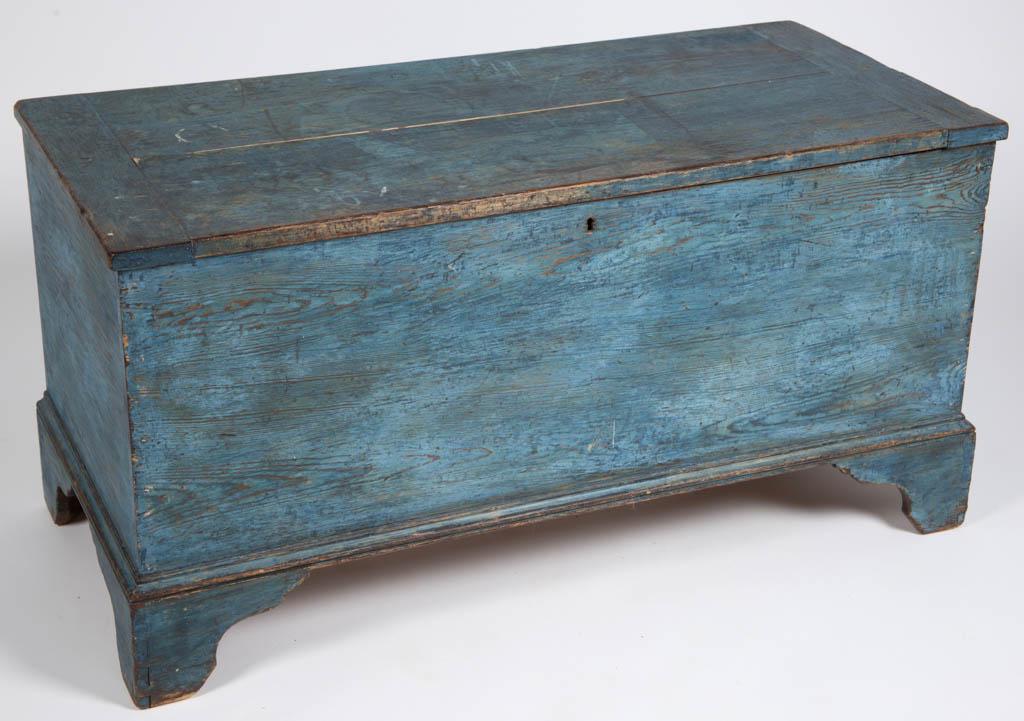 VIRGINIA PAINTED YELLOW PINE BLANKET CHEST: VIRGINIA PAINTED YELLOW PINE BLANKET CHEST, wooden hinged two-board rectangular top with bread board ends, case raised on applied cut-out bracket-foot base, and reeded-moldings to base. Poplar seconda