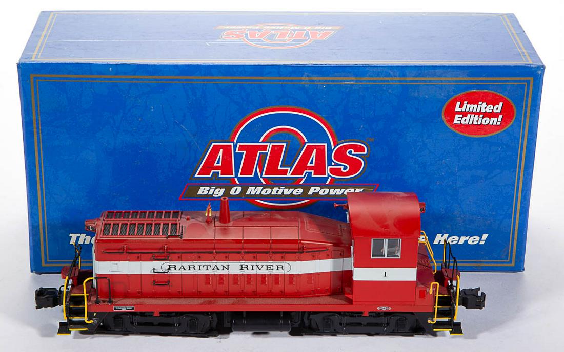 ATLAS RARITAN RIVER O-SCALE DIESEL LOCOMOTIVE: ATLAS RARITAN RIVER O-SCALE DIESEL LOCOMOTIVE, EMD SW900 (ph. I), #6111-1 Raritan River, #1 (3 Rail). Original box. 2001. 11 1/2" LOA.Very good overall condition with areas of expected usage wear and