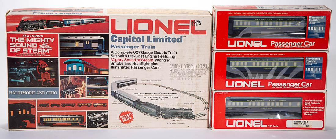 LIONEL O-27 GAUGE BALTIMORE AND OHIO PASSENGER TRAIN: LIONEL O-27 GAUGE BALTIMORE AND OHIO PASSENGER TRAIN SET, LOT OF 21, comprising a No. 8304 locomotive with tender, four passenger cars, an observation car, a baggage/combo car, 12 pieces of straight a