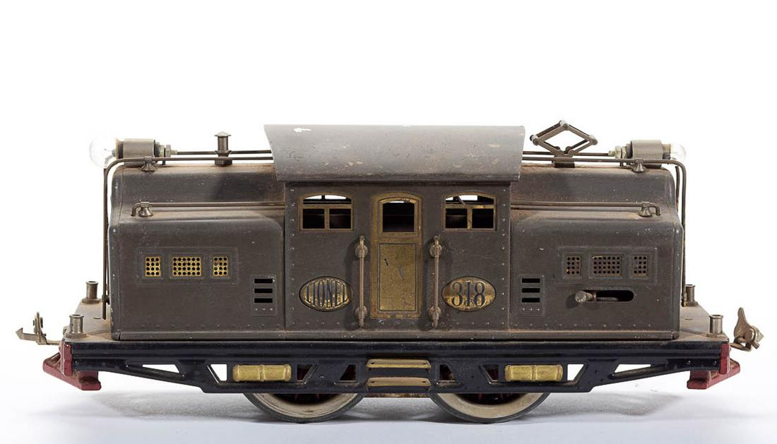 LIONEL NO. 318 STANDARD GAUGE GRAY LOCOMOTIVE: LIONEL NO. 318 STANDARD GAUGE GRAY LOCOMOTIVE, electric box cab, wheels stamped "MODEL ENGINEERING WORKS". Retains possibly original gray-painted surface. Circa 1929. 12 1/2" LOA. Very good overall co