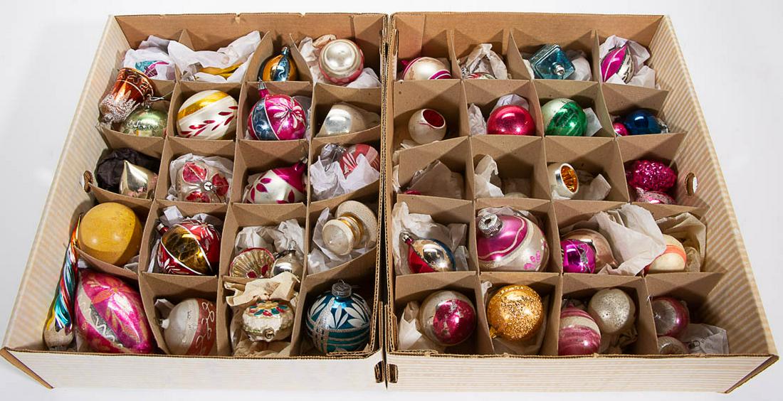 ASSORTED GLASS AND OTHER CHRISTMAS / HOLIDAY ORNAMENTS,: ASSORTED GLASS AND OTHER CHRISTMAS / HOLIDAY ORNAMENTS, UNCOUNTED LOT, more than 100 pieces, various shapes, colors, and decoration, including some figural examples. Some pieces with marks to caps inc