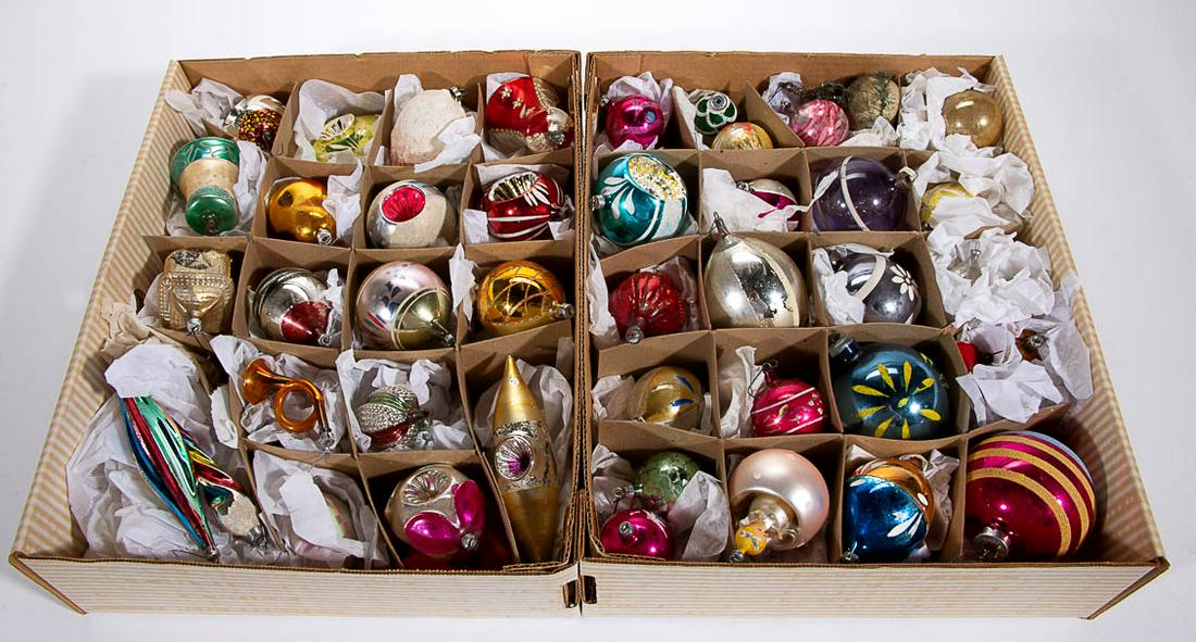 ASSORTED GLASS AND OTHER CHRISTMAS / HOLIDAY ORNAMENTS,: ASSORTED GLASS AND OTHER CHRISTMAS / HOLIDAY ORNAMENTS, UNCOUNTED LOT, more than 100 pieces, various shapes, colors, and decoration, including a music box example and some figural examples. Some piece