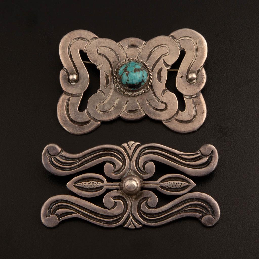 RAFAEL MELENDEZ (MEXICAN, 1911-1980) TAXCO 0.980 SILVER: RAFAEL MELENDEZ (MEXICAN, 1911-1980) TAXCO 0.980 SILVER BROOCH, having an abstract designs featuring "S" scrolls and a center dome bead. Impressed "RM" maker's mark below "TAXCO" and above "980". Toge