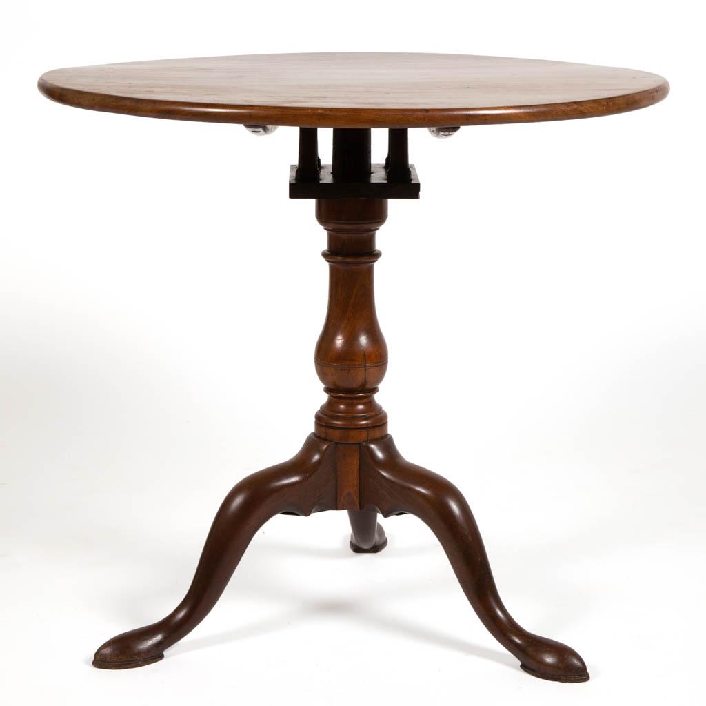 AMERICAN OR ENGLISH MAHOGANY TILT-TOP TEA TABLE: AMERICAN OR ENGLISH MAHOGANY TILT-TOP TEA TABLE, one-board top with battens fixed to underside connected to a box having four baluster-turned supports, above a baluster-turned standard raised on a tri