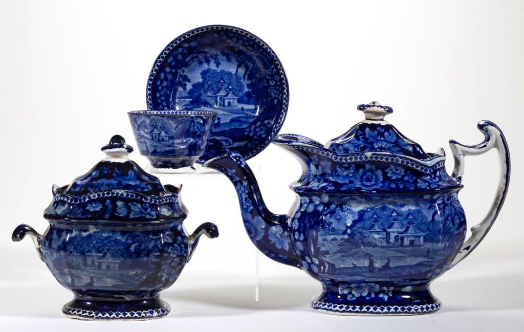 ENGLISH STAFFORDSHIRE PEARLWARE BLUE TRANSFER-PRINTED: ENGLISH STAFFORDSHIRE PEARLWARE BLUE TRANSFER-PRINTED "THREE PAGODAS" CERAMIC TEA ARTICLES, LOT OF THREE, comprising a teapot, a sugar, with inappropriate cover but having matching pattern, and a cup
