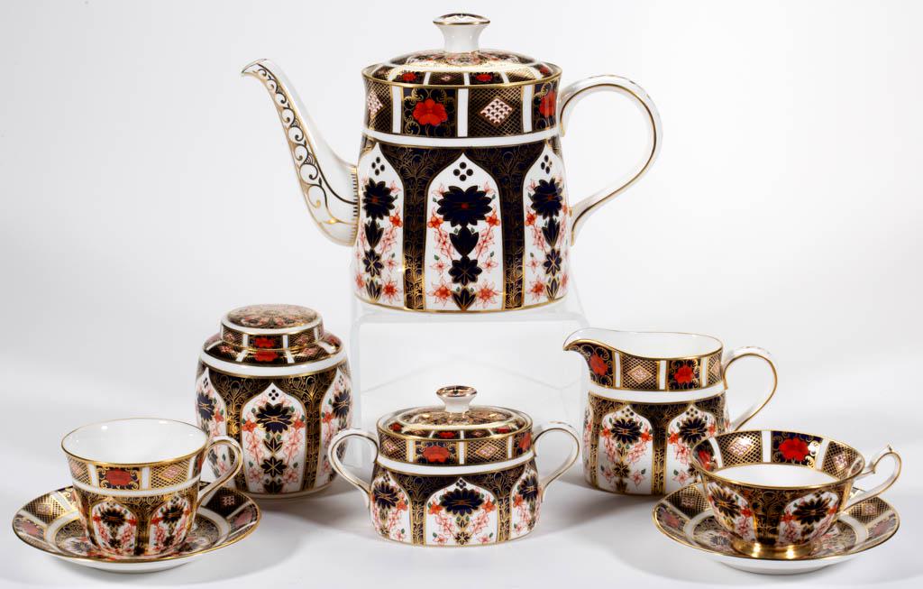 ENGLISH ROYAL CROWN DERBY "OLD IMARI" PORCELAIN: ENGLISH ROYAL CROWN DERBY "OLD IMARI" PORCELAIN SIX-PIECE TEA SET, comprising a covered teapot, a creamer, a covered oval sugar, a tea caddy, and two cup and saucer sets, each featuring beautiful hand