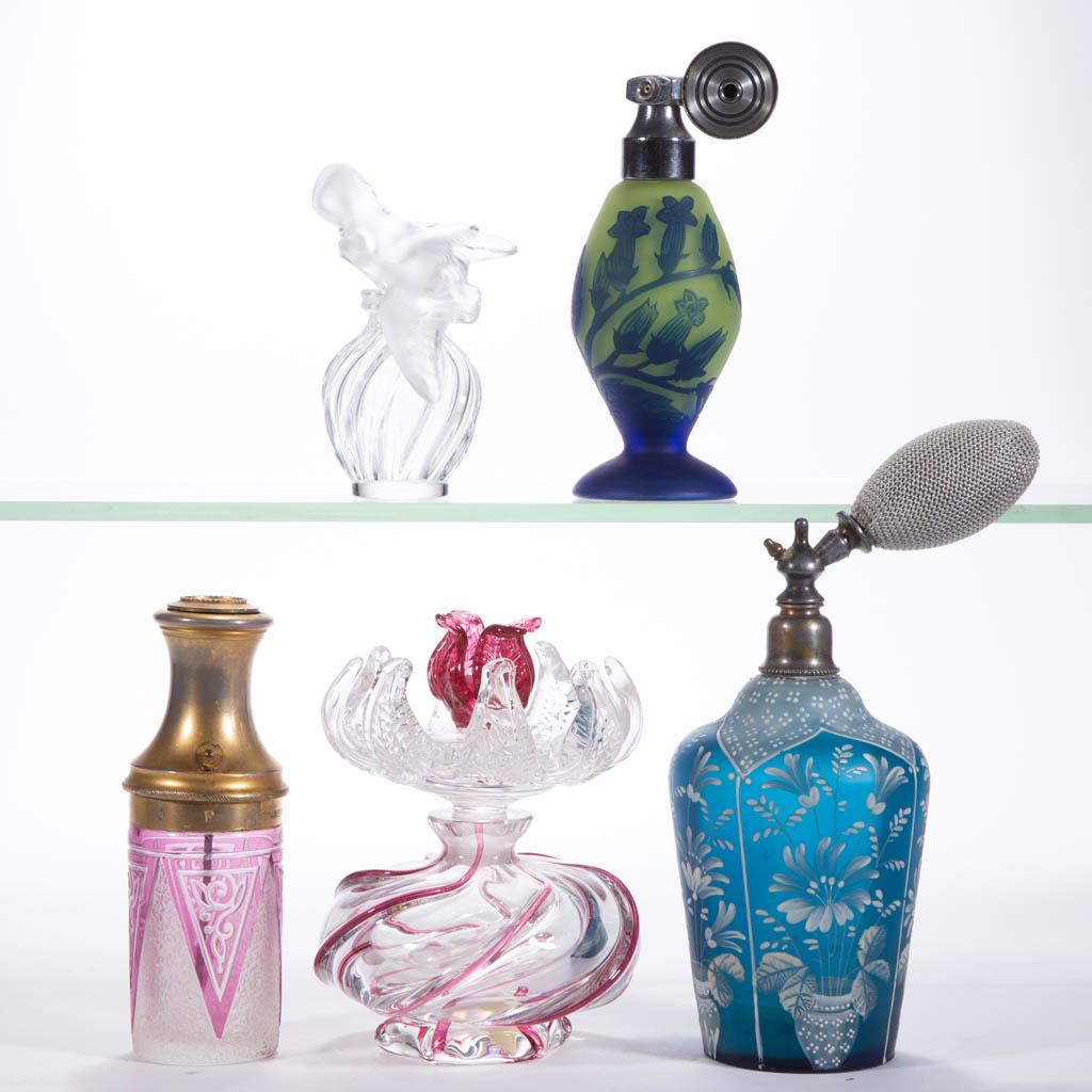 ASSORTED ART GLASS PERFUME ARTICLES, LOT OF FIVE: ASSORTED ART GLASS PERFUME ARTICLES, LOT OF FIVE, various colors, including a signed "Lalique" perfume with a figural doves/lovebirds stopper; a blue pseudo-cameo atomizer, and a blown and swirled per