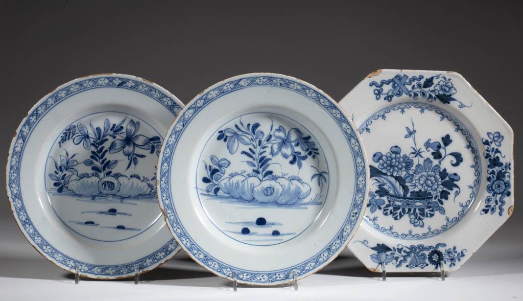 ENGLISH / DUTCH DELFT TIN-GLAZED BLUE AND WHITE: ENGLISH / DUTCH DELFT TIN-GLAZED BLUE AND WHITE HAND-PAINTED EARTHENWARE PLATES, LOT OF THREE, comprising an octagonal example featuring a central floral design with Chinese sacred objects and flower 