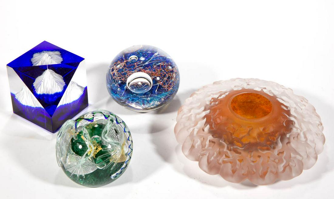 ASSORTED STUDIO ART GLASS PAPERWEIGHTS, LOT OF FOUR: ASSORTED STUDIO ART GLASS PAPERWEIGHTS, LOT OF FOUR, colorless, comprising a Steve Palmer floriform with a mottled orange interior, a Mike Hunter Twists Glass applied lizard, a Rebecca Stewart wire an