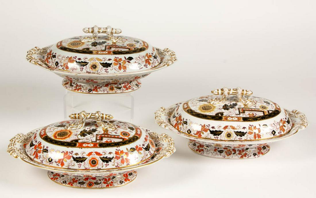 ENGLISH STAFFORDSHIRE "OLD JAPAN VASE" / "FRANKLIN URN": ENGLISH STAFFORDSHIRE "OLD JAPAN VASE" / "FRANKLIN URN" IRONSTONE CERAMIC COVERED VEGETABLE SERVERS, LOT OF THREE, comprising three matching oval footed examples, each featuring Imari-style floral des