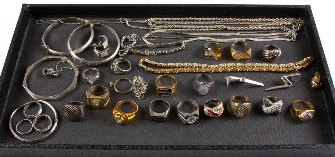 VINTAGE AND CONTEMPORARY STERLING SILVER JEWELRY, LOT: VINTAGE AND CONTEMPORARY STERLING SILVER JEWELRY, LOT OF 40 PIECES, including an octagonal hinged bangle bracelet with engraved decoration, an asymmetrical ring with pear-shaped ruby, a tri-color ring