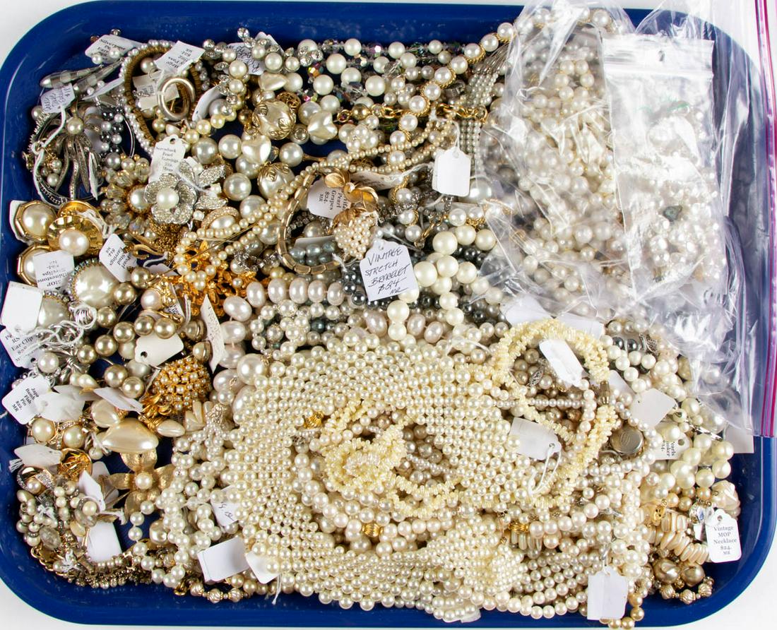 ASSORTED VINTAGE AND CONTEMPORARY COSTUME JEWELRY,: ASSORTED VINTAGE AND CONTEMPORARY COSTUME JEWELRY, UNCOUNTED LOT, more than 70 pieces, each having pearl-type beads/accents, including necklaces, brooches, earrings, and bracelets. 20th/21st century. 