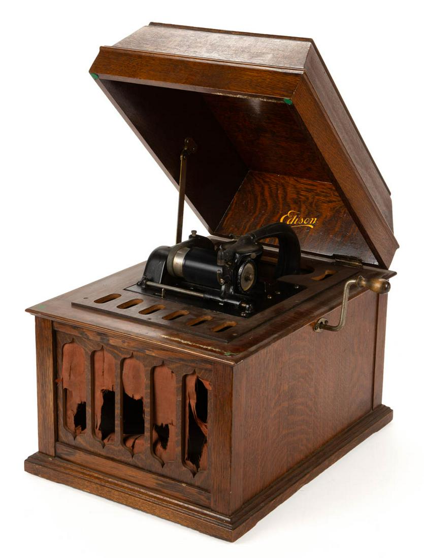 EDISON AMBEROLA MODEL 50 CYLINDER PHONOGRAPH: EDISON AMBEROLA MODEL 50 CYLINDER PHONOGRAPH, oak case with hand crank, serial number "SM- - -8197". Retains likely original surface. Circa 1920. 16 1/2" HOA top closed.Very good overall condition, la