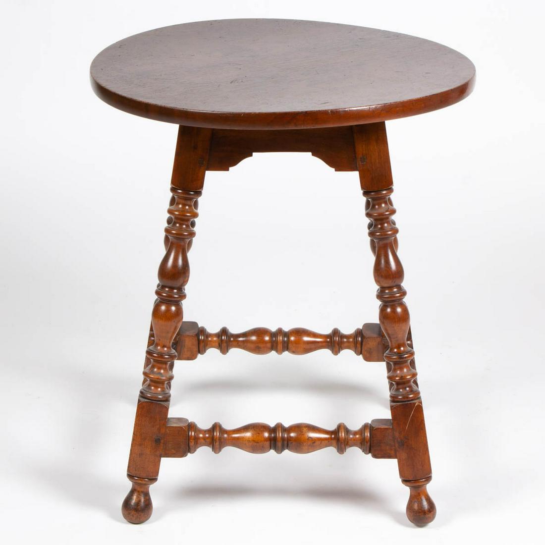 WALLACE NUTTING REPRODUCTION SMALL STAND: WALLACE NUTTING REPRODUCTION SMALL STAND, stamped on the underside "WALLACE NUTTING". 1918-1941. 24" H, 20 3/4" D top.Very good overall condition.Provenance: From the Estate of Babs Liverant, Glastonb