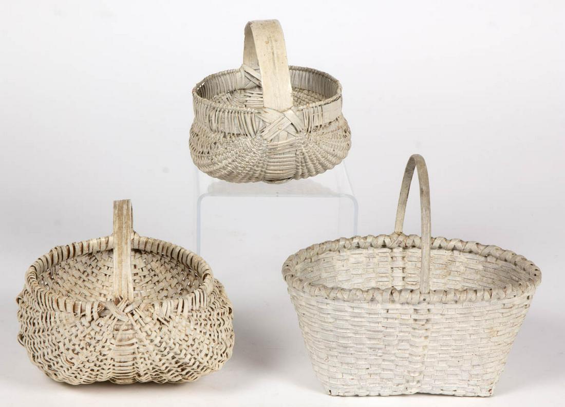 AMERICAN COUNTRY PAINTED WOVEN-SPLINT MINIATURE: AMERICAN COUNTRY PAINTED WOVEN-SPLINT MINIATURE BASKETS, LOT OF THREE, including two kidney form examples, and one example with wrapped-rim and arched handle. Each retain an old white-painted surface.