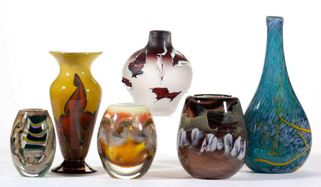 ASSORTED STUDIO ART GLASS VASES, LOT OF SIX: ASSORTED STUDIO ART GLASS VASES, LOT OF SIX, various colors, including a Vandermark pulled-decorated, a Mark Russell paperweight example, and an Ipsen paperweight example. Various makers. Second half