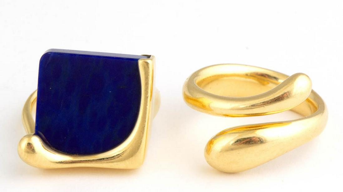 ELSA PERETTI FOR TIFFANY & CO. 18K YELLOW GOLD RINGS,: ELSA PERETTI FOR TIFFANY & CO. 18K YELLOW GOLD RINGS, LOT OF TWO, comprising a "Teardrop" ring and a Modernist-style ring with a lapis lazuli square stone, including a modern Tiffany & Co. blue cloth
