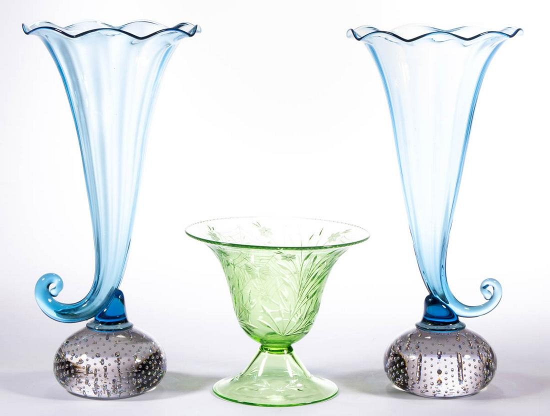 ASSORTED PAIRPOINT ATTRIBUTED ART GLASS ARTICLES, LOT: ASSORTED PAIRPOINT ATTRIBUTED ART GLASS ARTICLES, LOT OF THREE, comprising a pair of Marine Blue controlled-bubble vases, and a green vase with Coleus cut pattern. Pairpoint Corporation. First quarter