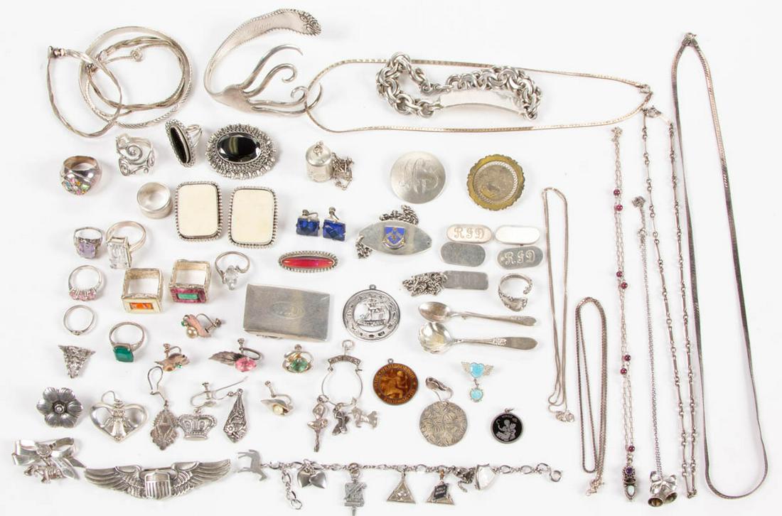 VINTAGE / CONTEMPORARY STERLING SILVER JEWELRY: VINTAGE / CONTEMPORARY STERLING SILVER JEWELRY ARTICLES, LOT OF 62 PIECES, including bracelets, necklace chains, earrings, charms, and brooches/pins, featuring a non-sterling bracelet chain with mostl
