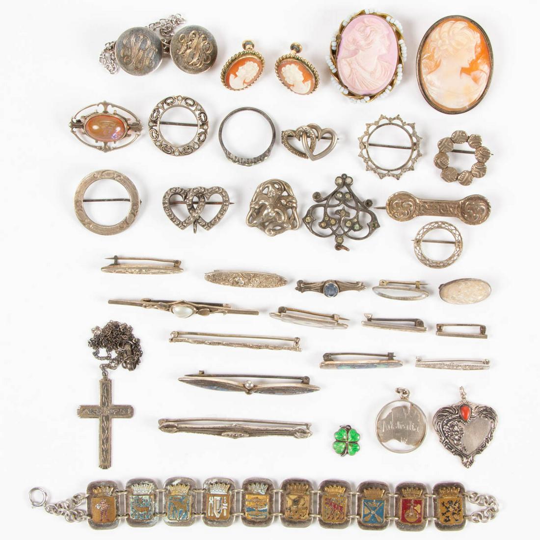 ANTIQUE / VINTAGE STERLING SILVER AND OTHER JEWELRY,: ANTIQUE / VINTAGE STERLING SILVER AND OTHER JEWELRY, LOT OF 36 PIECES, including a "Stieff Rose" pin by The Stieff Co. of Baltimore, MD, a cloisonne sterling pin by Watson Co. of Attleboro, MA, a ster