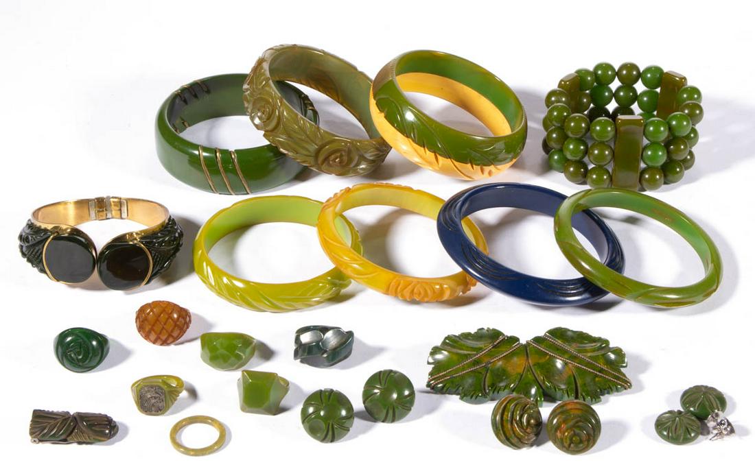 VINTAGE BAKELITE JEWELRY, LOT OF 24 PIECES: VINTAGE BAKELITE JEWELRY, LOT OF 24 PIECES, comprising a hinged metal cuff bracelet with applied carved forest green Bakelite, an olive green bangle with applied brass wire, six carved bangles includi