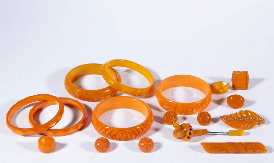 VINTAGE BUTTERSCOTCH / ORANGE BAKELITE JEWELRY, LOT OF: VINTAGE BUTTERSCOTCH / ORANGE BAKELITE JEWELRY, LOT OF 17 PIECES, comprising four carved bangle bracelets, a set of two faceted bangles, a faceted ring, three carved rings, two carved brooches with le