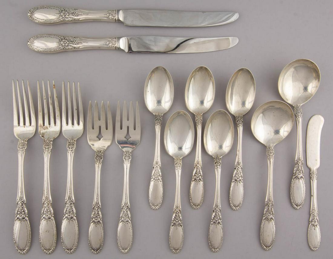 TOWLE "OLD MIRROR" STERLING SILVER 15-PIECE FLATWARE: TOWLE "OLD MIRROR" STERLING SILVER 15-PIECE FLATWARE SET, pattern designed by Arim R. Kalashian in 1940, comprising three luncheon forks, two salad forks, two cream soup spoons, five teaspoons, a butt
