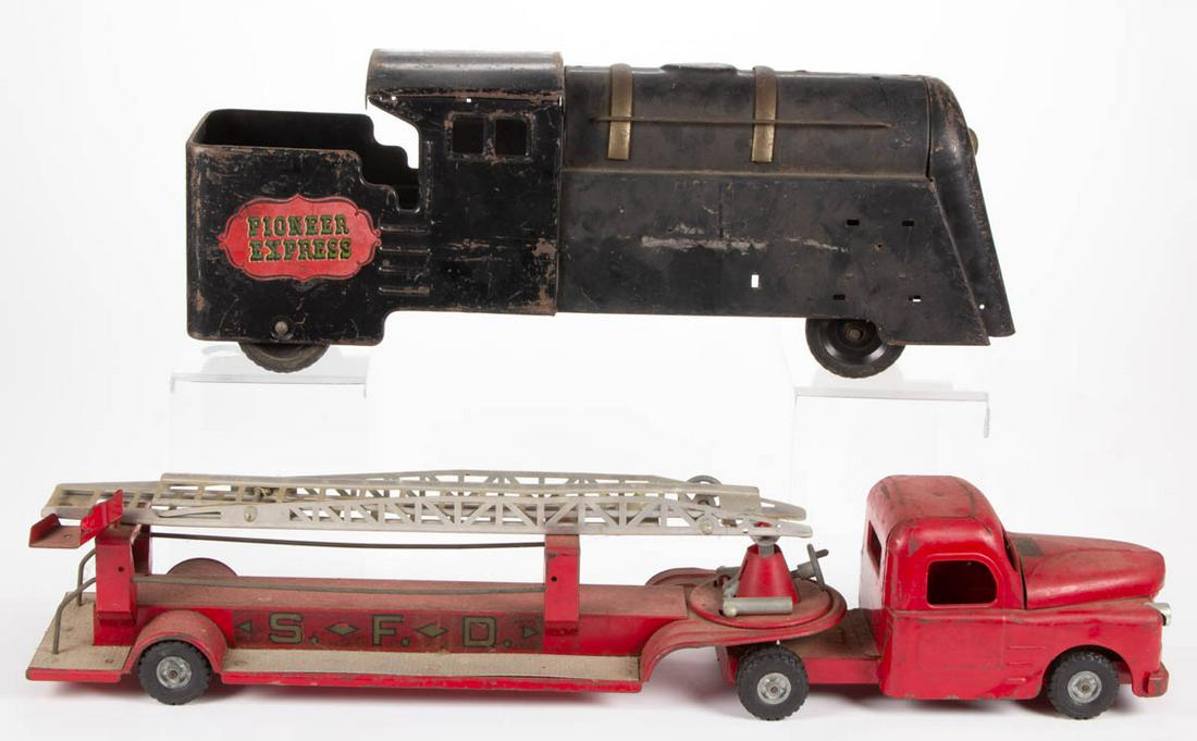 VINTAGE AMERICAN METAL VEHICLES / TOYS, LOT OF TWO (1 of 2)
