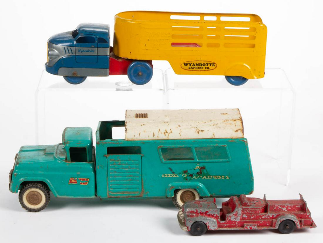 VINTAGE AMERICAN METAL VEHICLE TOYS, LOT OF THREE (1 of 2)
