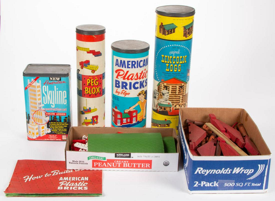 ASSORTED VINTAGE WOOD AND PLASTIC BUILDING TOYS, LOT OF (1 of 1)