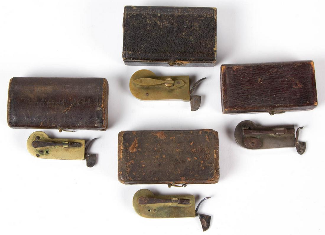 ASSORTED METALS SPRING-LOADED SURGICAL BLEEDERS / (1 of 2)