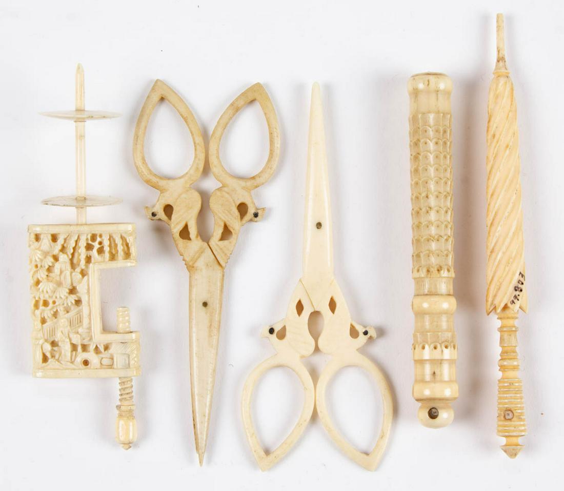 ASSORTED CARVED BONE SEWING / NEEDLEWORKING TOOLS, LOT: ASSORTED CARVED BONE SEWING / NEEDLEWORKING TOOLS, LOT OF FIVE, comprising two needle cases with stanhopes in handles, two pair of scissors with figural bird shanks, and a deep carved sewing clamp wit