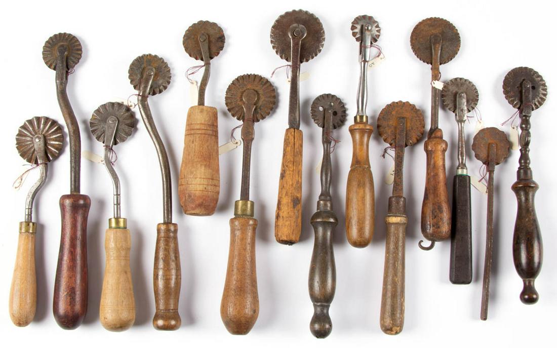 ASSORTED IRON WHEEL PIE / PASTRY CRIMPERS / JAGGERS, (1 of 1)