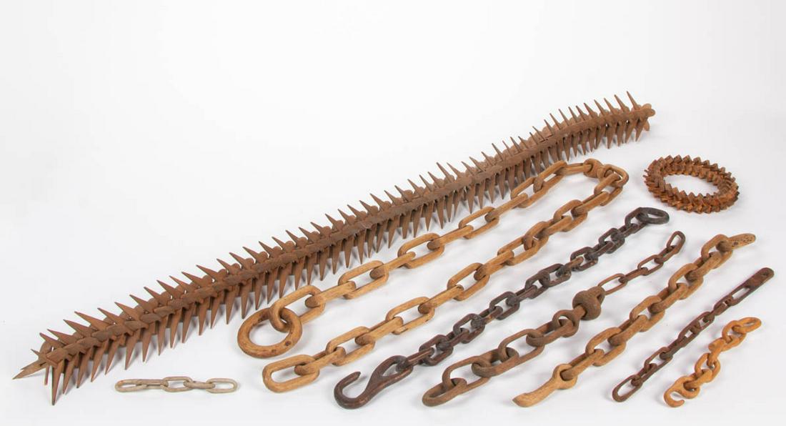 MID-ATLANTIC FOLK / TRAMP ART CARVED WOOD ARTICLES, LOT: MID-ATLANTIC FOLK / TRAMP ART CARVED WOOD ARTICLES, LOT OF NINE, comprising seven chains, one dated 1886, a wreath of blocks, and a crown of thorns. Together with a carved stone chain. Ten pieces tota