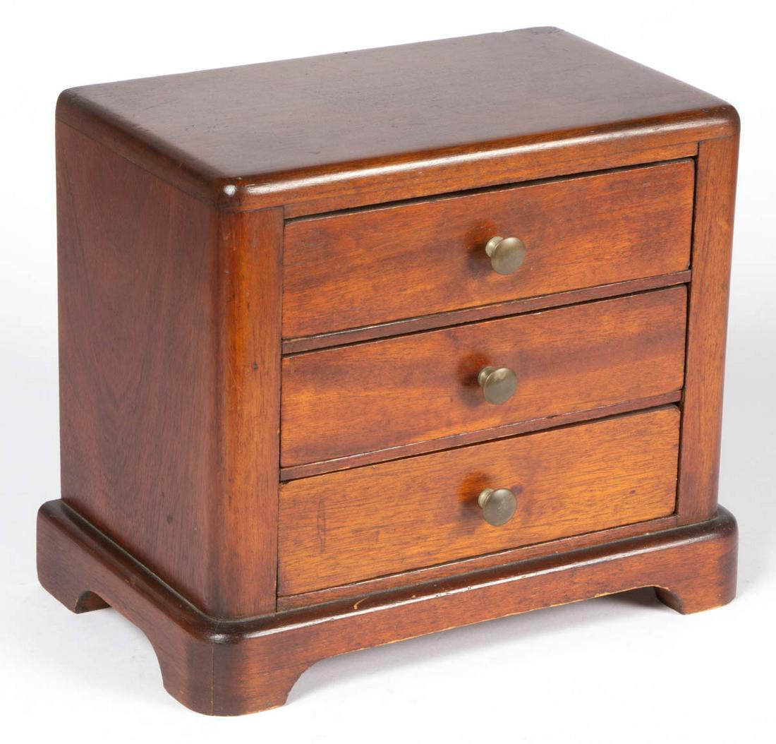 MID-ATLANTIC MAHOGANY MINIATURE CHEST OF DRAWERS: MID-ATLANTIC MAHOGANY MINIATURE CHEST OF DRAWERS, rounded-edge top above three drawers with original brass knobs, raised on an applied bracket base with cut-out feet. Drawers with nailed construction 