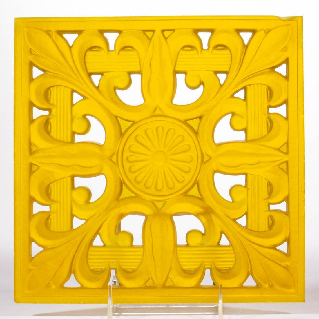 STEUBEN ATTRIBUTED FLEUR-DE-LIS AND MEDALLION ART GLASS (1 of 1)