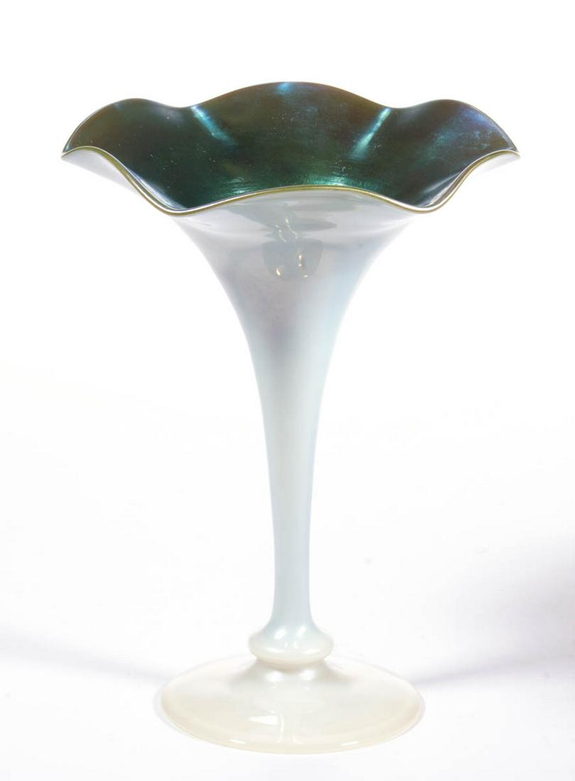 STEUBEN ATTRIBUTED BLUE CALCITE IRIDESCENT ART GLASS (1 of 1)