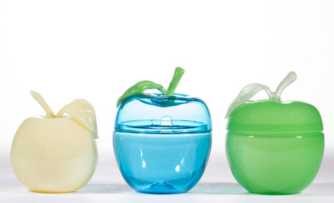 STEUBEN ATTRIBUTED FIGURAL APPLE ART GLASS ARTICLES, (1 of 1)