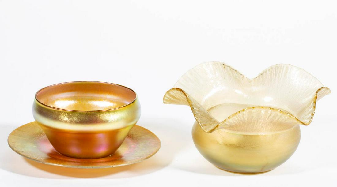 QUEZAL GOLDEN IRIDESCENT ART GLASS FINGER BOWL AND (1 of 2)