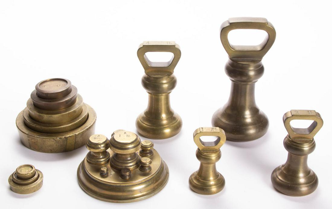 ASSORTED ANTIQUE BRITISH BRASS WEIGHTS, LOT OF 20: ASSORTED ANTIQUE BRITISH BRASS WEIGHTS, LOT OF 20, comprising three sets, including a set of four bell weights marked "W. & T. AVERY LTD", and a set of seven Victorian weights with fitted stand, most 